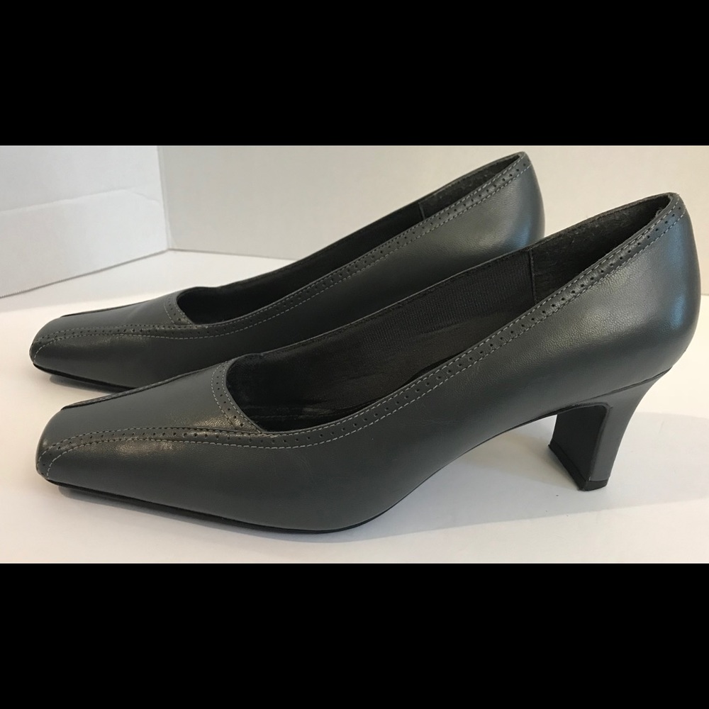 LifeStride Women’s Leather Shoes—-size 9 1/2 M